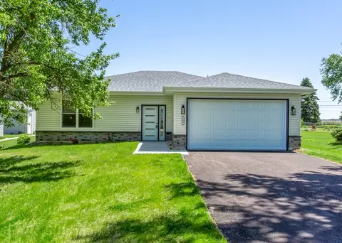 403 S 5th St, Malta, IL 60150