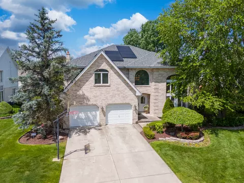 8928 Kilkenny Dr, Darien, IL 60561