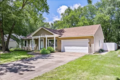 40 Sherwick Rd, Oswego, IL 60543