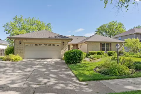 1618 E Dogwood Ln, Mount Prospect, IL 60056