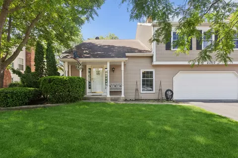 2 S717 Timber Dr #18B, Warrenville, IL 60555