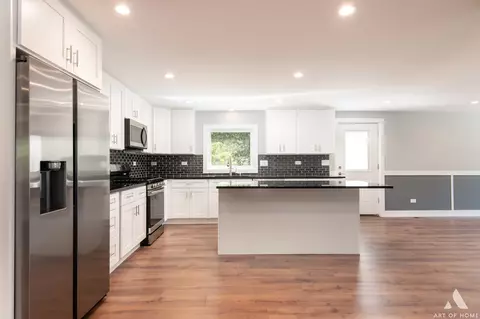 Kitchen - 8523 Mcvicker Ave, Burbank, IL 60459 photo 4 of 6