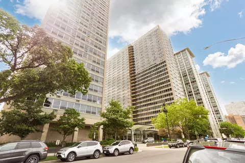 3550 N Lake Shore Dr #2106, Chicago, IL 60657