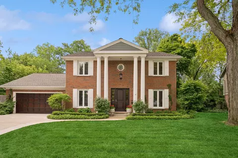 1600 Riverside Ct, Glenview, IL 60025