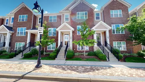 781 Lee St, Des Plaines, IL 60016