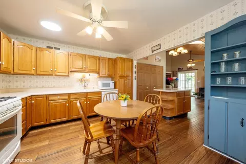 2103 Robin Ln, Rolling Meadows, IL 60008 photo 5
