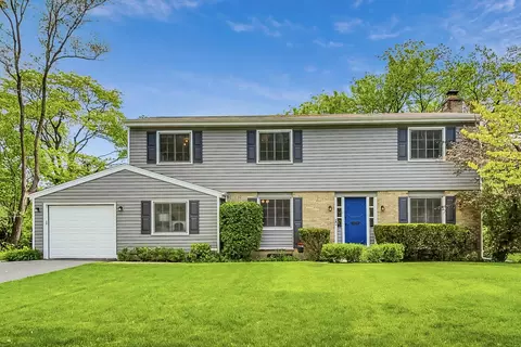 35 Willow Ave, Deerfield, IL 60015