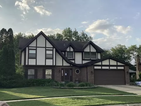 1013 Aegean Dr, Schaumburg, IL 60193
