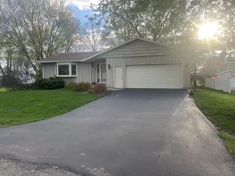 117 Wyler Dr, Dakota, IL 61018