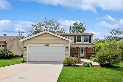 8306 Kelly Ct, Woodridge, IL 60517