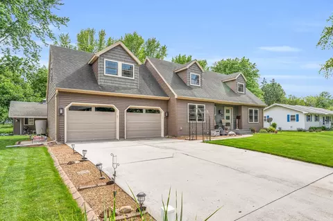 501 E Cedar Ln, Monticello, IL 61856