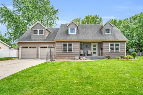 Exterior - 501 E Cedar Ln, Monticello, IL 61856 photo 2 of 13