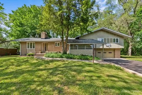 1510 Easy St, Elgin, IL 60123