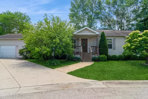1097 Country Club Rd, Elgin, IL 60123