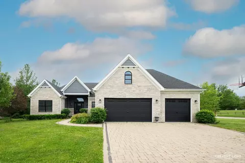 673 Greenfield Rd, Sugar Grove, IL 60554
