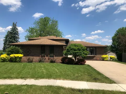 2 Timberline Pl, Lemont, IL 60439