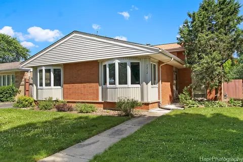 7212 W Conrad Ave, Niles, IL 60714