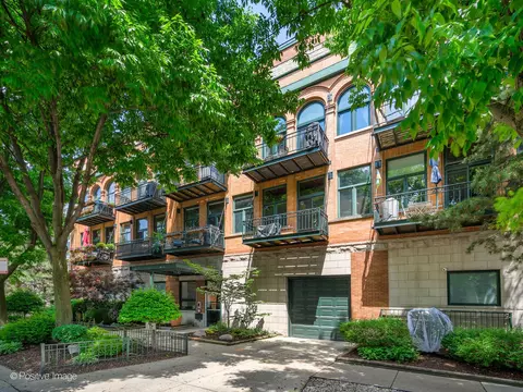 920 W Sheridan Rd #206, Chicago, IL 60613