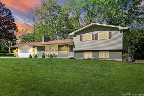 116 Sharon Dr, Sleepy Hollow, IL 60118