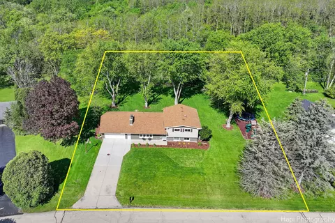 View/Area - 116 Sharon Dr, Sleepy Hollow, IL 60118 photo 2 of 3