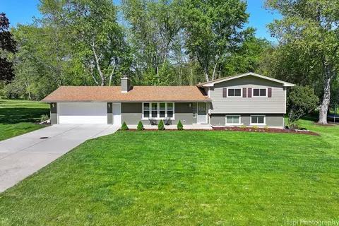 Exterior - 116 Sharon Dr, Sleepy Hollow, IL 60118 photo 2 of 7