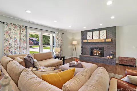 Living - 116 Sharon Dr, Sleepy Hollow, IL 60118 photo 1 of 3