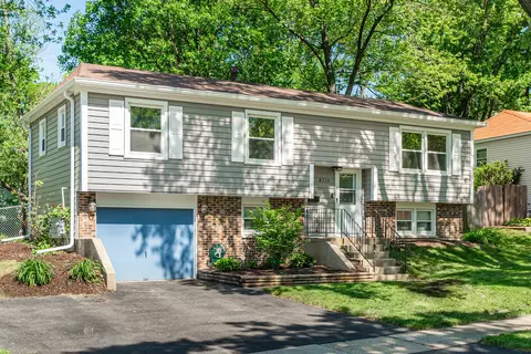 8216 Lindenwood Ln, Woodridge, IL 60517