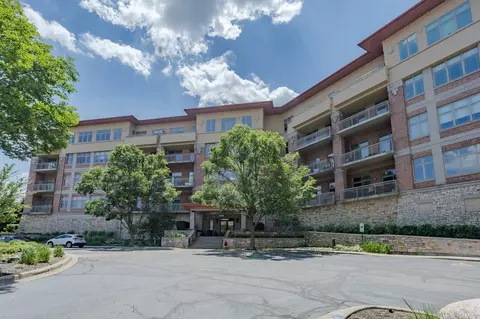 115 Prairie Park Dr #402, Wheeling, IL 60090