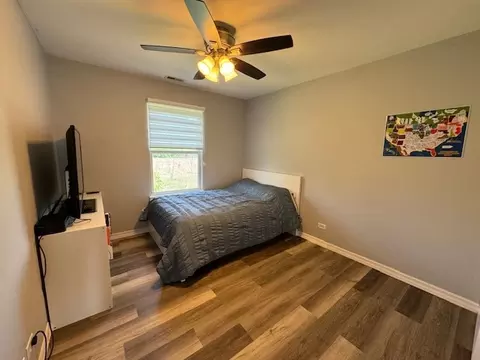 Bedroom - 149 E Old Mill Trl, Antioch, IL 60002 photo 5 of 5