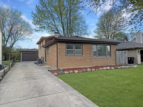 s550 Robbins Street, Winfield, IL 60190