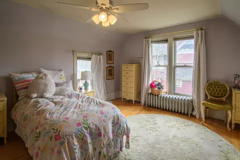 Bedroom - 21 N Porter St, Elgin, IL 60120 photo 3 of 4