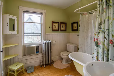 Bath - 21 N Porter St, Elgin, IL 60120 photo 2 of 2