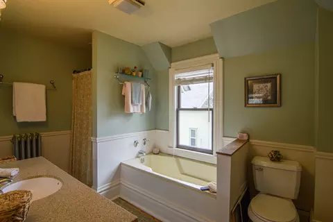 Bath - 21 N Porter St, Elgin, IL 60120 photo 1 of 2