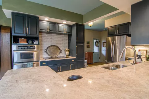 Kitchen - 21 N Porter St, Elgin, IL 60120 photo 2 of 3