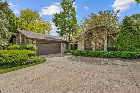 3623 Pebble Beach Rd, Northbrook, IL 60062