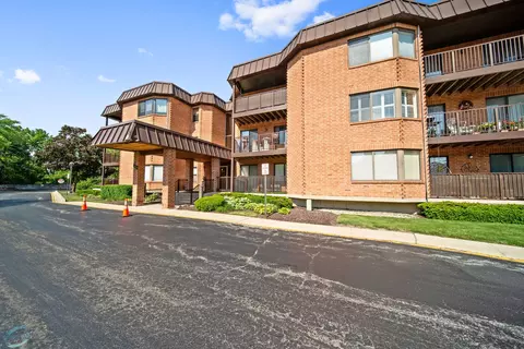 6401 Clarendon Hills Rd #306, Willowbrook, IL 60527