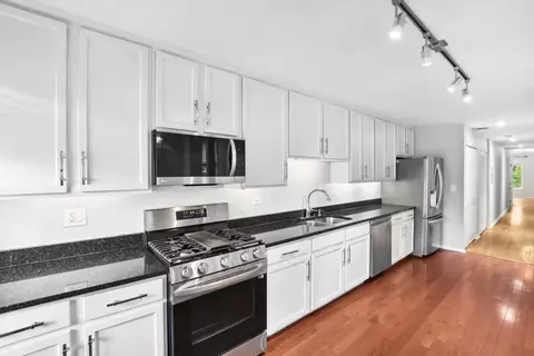 Kitchen - 700 E 51st St #2W, Chicago, IL 60615 photo 1 of 4
