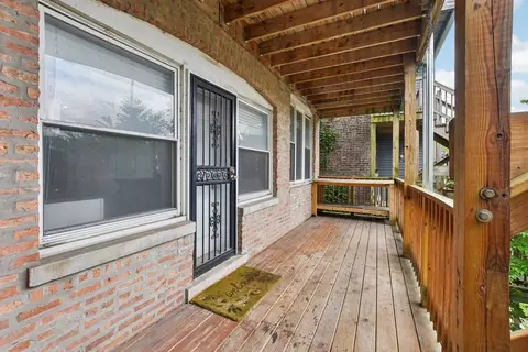 Exterior - 700 E 51st St #2W, Chicago, IL 60615 photo 3 of 5