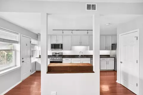 Kitchen - 700 E 51st St #2W, Chicago, IL 60615 photo 2 of 4