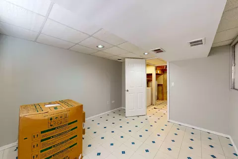 330 Dover Ln, Des Plaines, IL 60018 photo 20