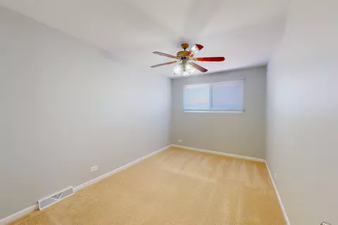 330 Dover Ln, Des Plaines, IL 60018 photo 5
