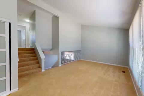 330 Dover Ln, Des Plaines, IL 60018 photo 2