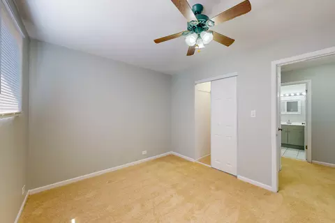 330 Dover Ln, Des Plaines, IL 60018 photo 8