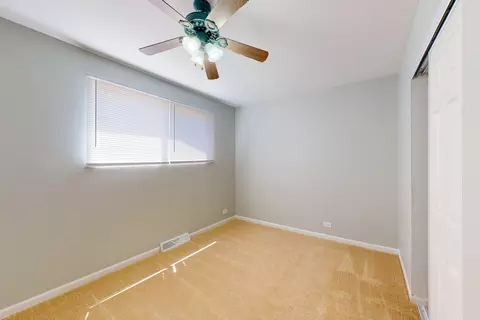 330 Dover Ln, Des Plaines, IL 60018 photo 7