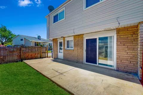 330 Dover Ln, Des Plaines, IL 60018 photo 21