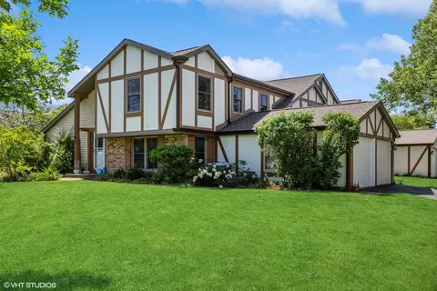 27 W225 Providence Ln, Winfield, IL 60190