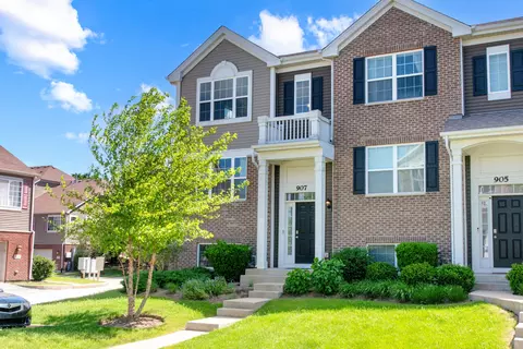 907 Bradford Dr, Naperville, IL 60563