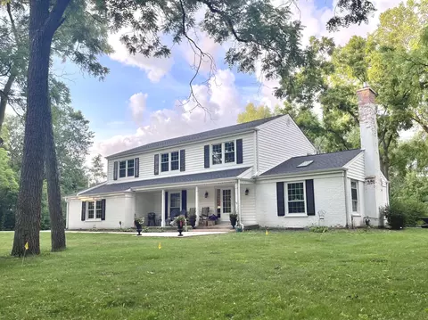 1235 Valley Rd, Bannockburn, IL 60015