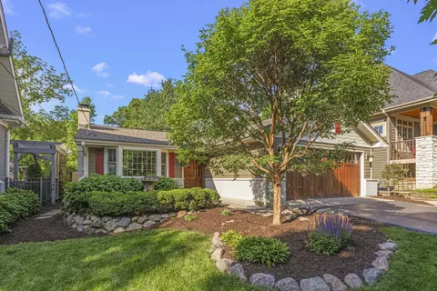 684 Chidester Ave, Glen Ellyn, IL 60137