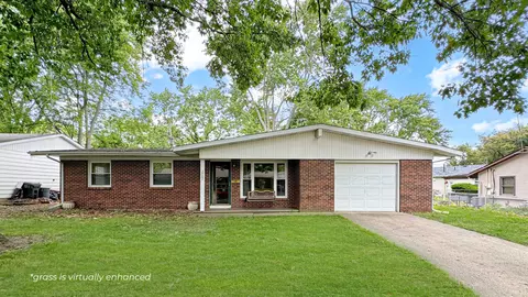 2202 Lantern Hill Dr, Urbana, IL 61802